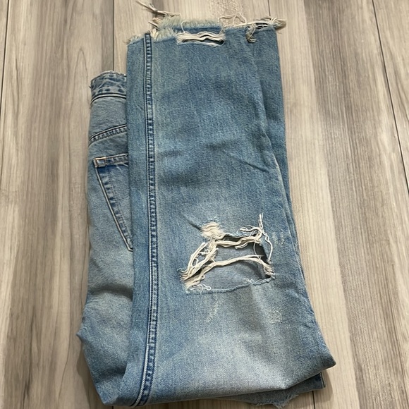 Abercrombie and Finch girlfriend jeans - Picture 3 of 4